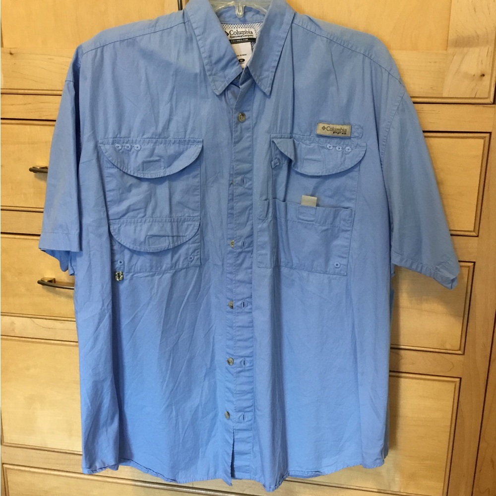 Columbia Men's Light Blue Med. Casual Fishing 4 Pockets! Button Down Shirt